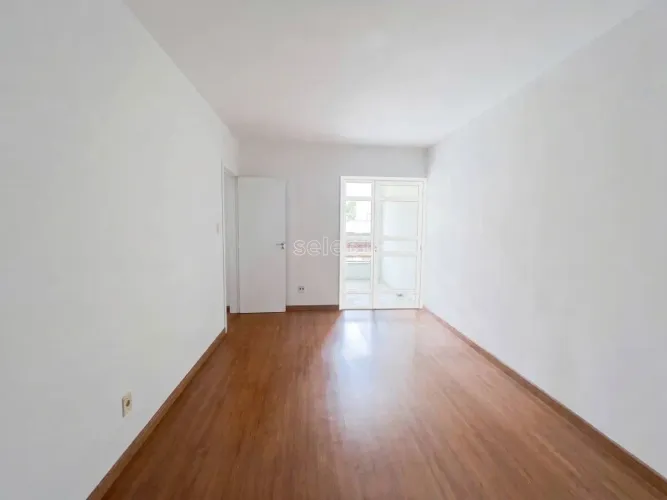 Exclusividade, Espaço e Localização Nobre: Apartamento de 3 Quartos (1 Suíte) de Frente na