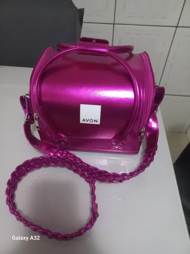 Vendo uma linda maleta de maquiagem