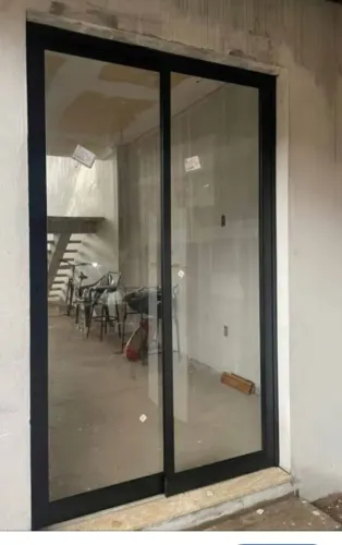Vendo janelas e portas brindex estou vendendo barato para desocupação do quintal
