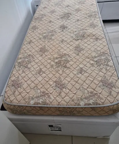 Vendo cama box solteiro 