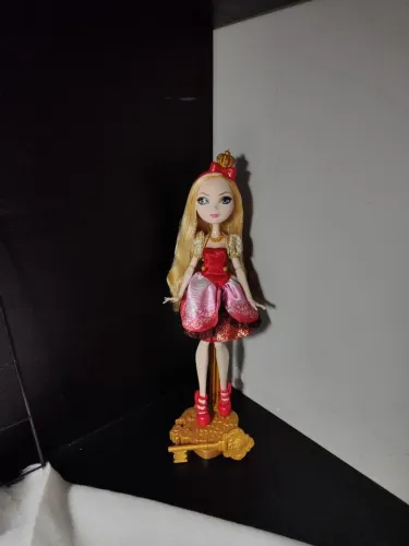 Boneca Ever After High Apple White Básica