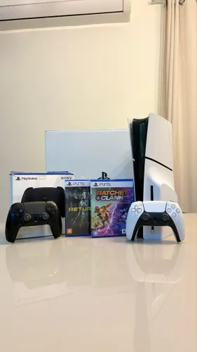 Vendo PS5 Slim 1Tb, mídia física e digital semi-novo.
