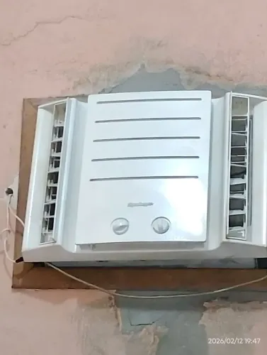 Vendo esse ar condicionado 10.000 BTUs funcionando perfeitamente 