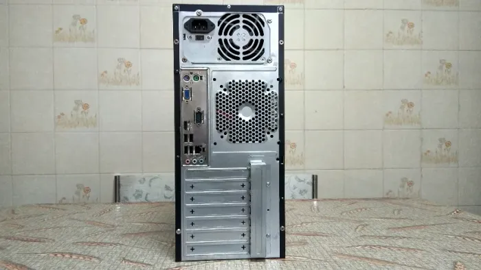 Cpu Intel 1,10Ghz,4Gb,500Gb,Vga e Hdmi Impécavel