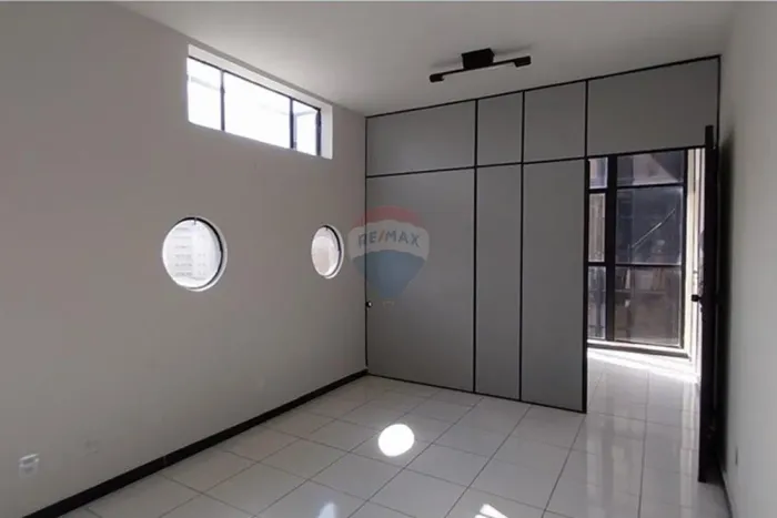 Sala com 24 m² e 01 vaga de garagem no bairro Luxemburgo