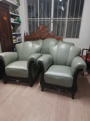 Para vender hoje ( Sofá e Poltronas Antigo)