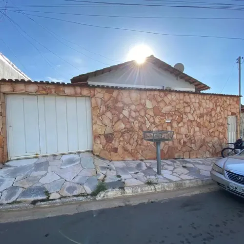 Casa em Pirenópolis + renda com aluguel | Próx. UEG | Aceita proposta