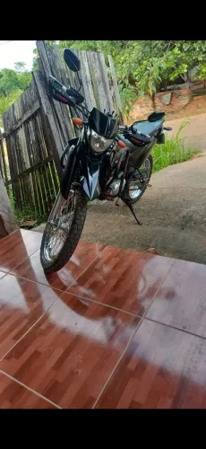 Vende se uma moto xtz 125cc por apenas 10.500 reais