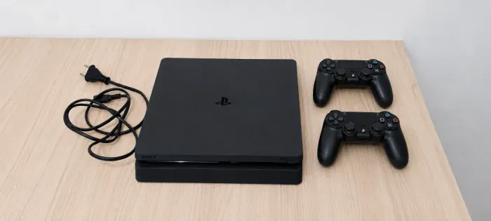 Playstation 4 SLim com 2 Controles originais