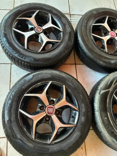 Rodas aro 13 com pneus seminovos