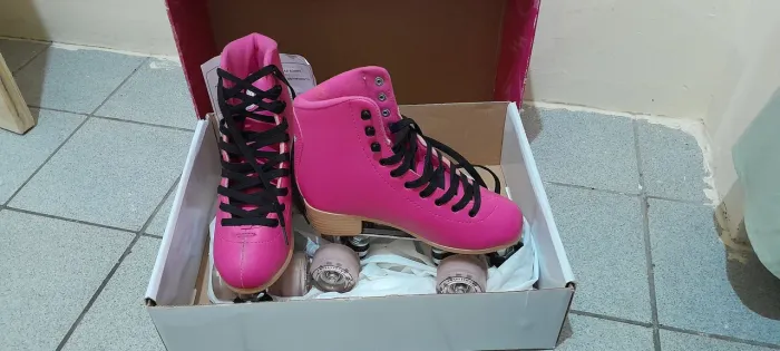 Vende-se Patins tradicional e equipamentos de proteção