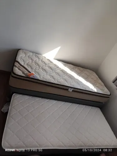 Cama box solteiro com colchão e  com auxilar semi nova 