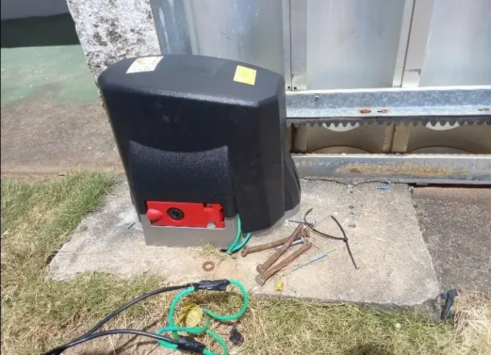Manutenção de portão eletrônico