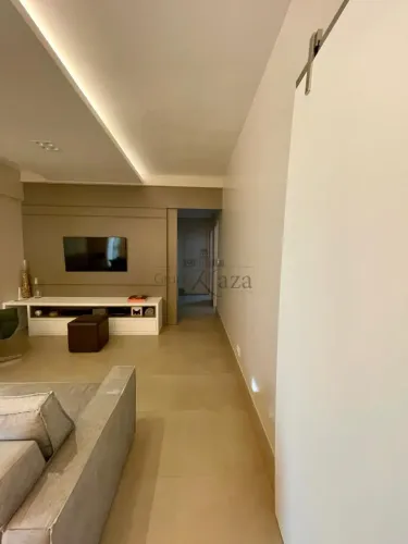 Apartamento - Condomínio Giardino - Vila Adyana - 3 Dormitórios - 105m².