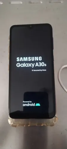 VENDO UM CÉLULA SAMSUNG A30S BEM CONSERVADO 
