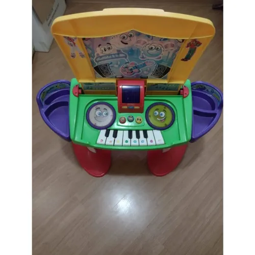 Brinquedo Piano/mesa Musical Fisher Price infantil com música com sons e luzes