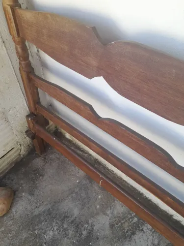 Cama sucupira porém sem a grade