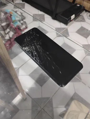 Celular usado , tela trincada valor abaixo do preço