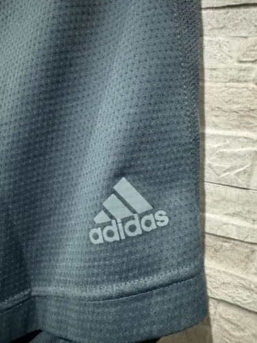 Bermuda Adidas cinza