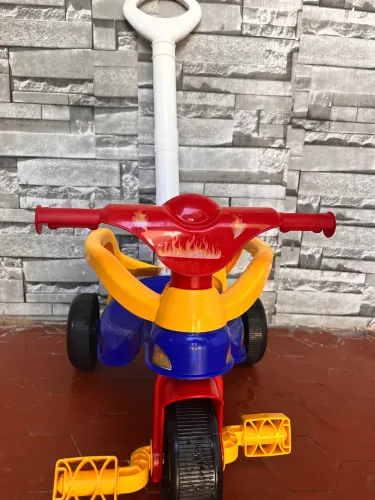 Triciclo infantil 