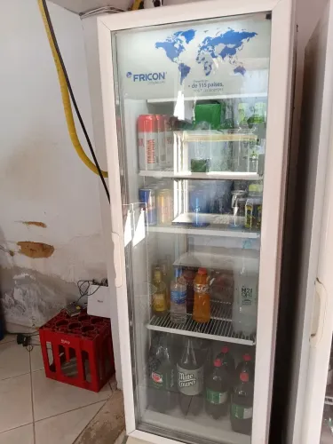 Vende geladeira porta de vidro seminova, tel *