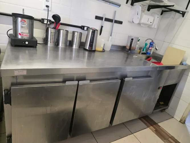 Balcão refrigerado com cuba grande
