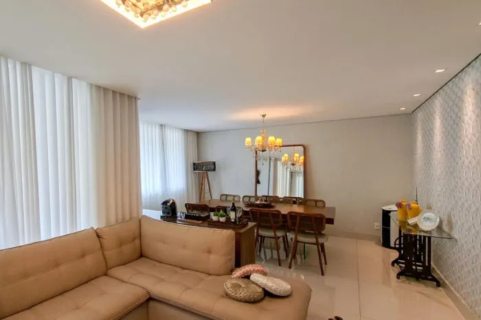Casa à Venda - Cidade Nova, 5 Quartos, 310 m2