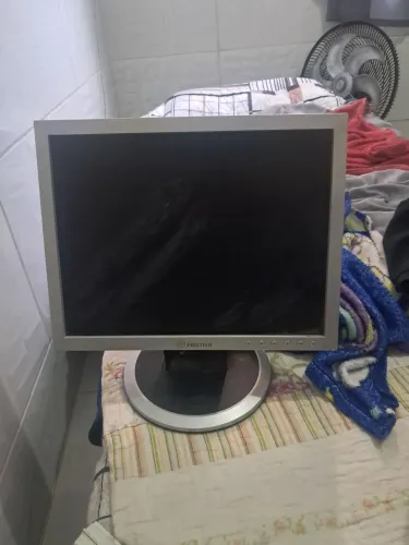 Monitor com defeito