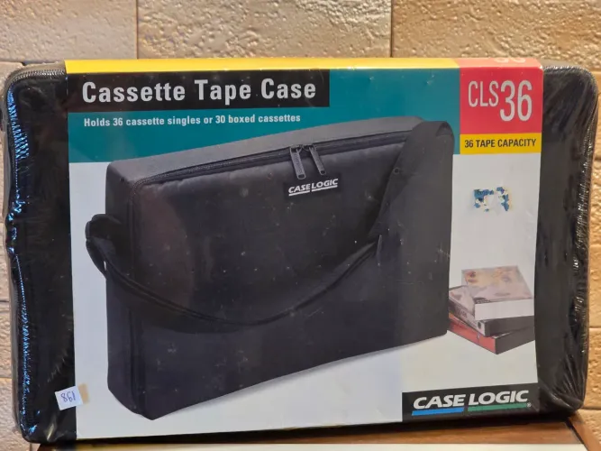 Cassete Tape Case CASE LOGIC - lacrado<br><br>Capacidade para 36 cassetes, envio a com0
