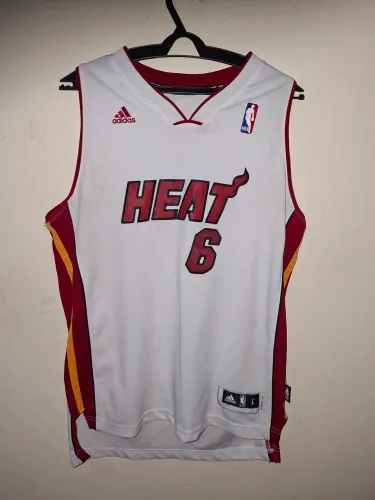 Camiseta adidas basquete 