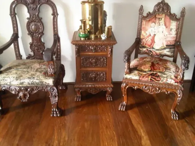 MOVEIS COLONIAIS EM EXCELENTE ESTADO