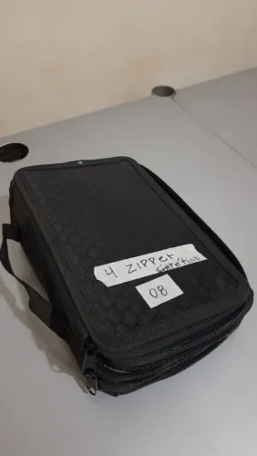 Estojo sintetico para 73 lápis/canetas. 4 ziper