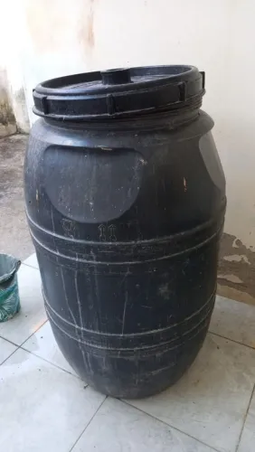 Tonel de água do grande