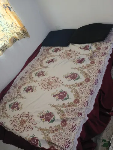Cama box em perfeito estado 150 Reais 
