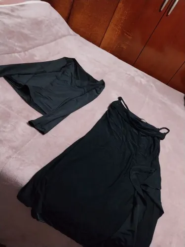 Kit vestido e blusa preta tamanho M