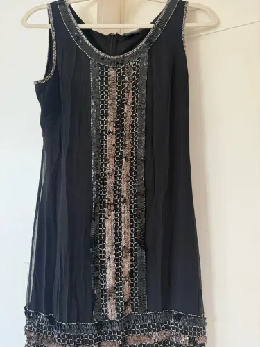 Vestido festa preto com apliques de brilho
