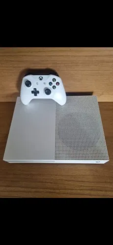 Xbox One S 1 Tb (com Algns itens a serem feitos então leia a descrição)