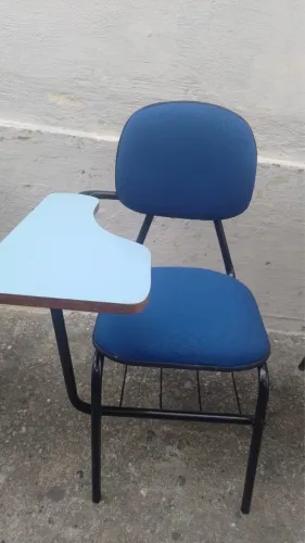 Cadeira escolar reformada 
