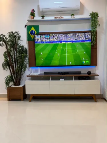 Vendo painel com rack e prateleira suspensa, cabe tv de até 55 polegadas