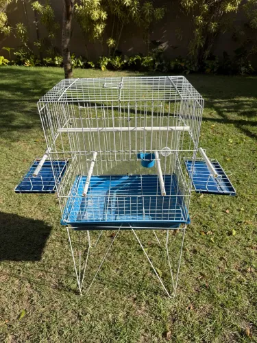 Gaiola para calopsitas, periquitos e agapornis.
