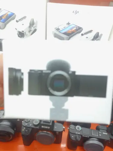CAMERA SONY ZV-E10 NOVA LACRADA COM GARANTIA E NOTA FISCAL BRINDE EXTRA
