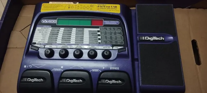 Processador Vocal DigiTech VX400 com USB e Pedal de Expressão