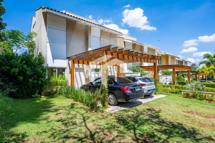 CASA À VENDA EM CONDOMÍNIO FECHADO NO GRAMADO, NO PETIT VILLENEUVE.