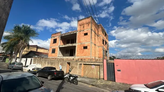 ATENÇAO INVESTIDORES - PREDIO A VENDA LOCALIZADO NO BAIRRO SANTA CRUZ!