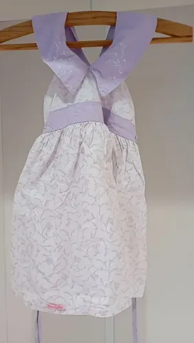 Vestido infantil lilás e branco