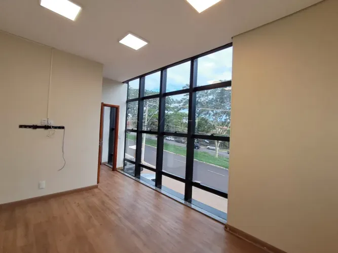 Prédio comercial com 559,04m², bairro Jardim Canadá, Zona Sul de Ribeirão Preto/SP.