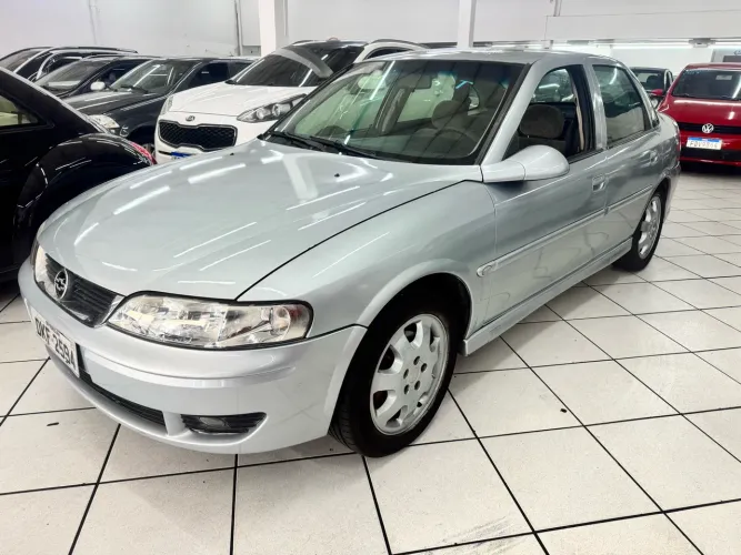 Chevrolet Vectra CD 2.2 16V / 2.0 16V Mec./aut. 2004