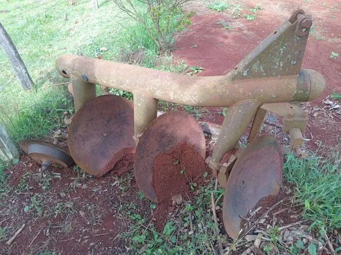 Arado de 3 bacias