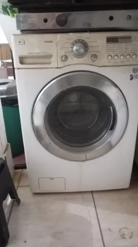 Máquina de lavar com defeito