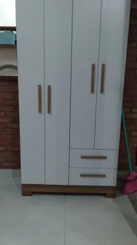 Guarda-roupa de solteiro